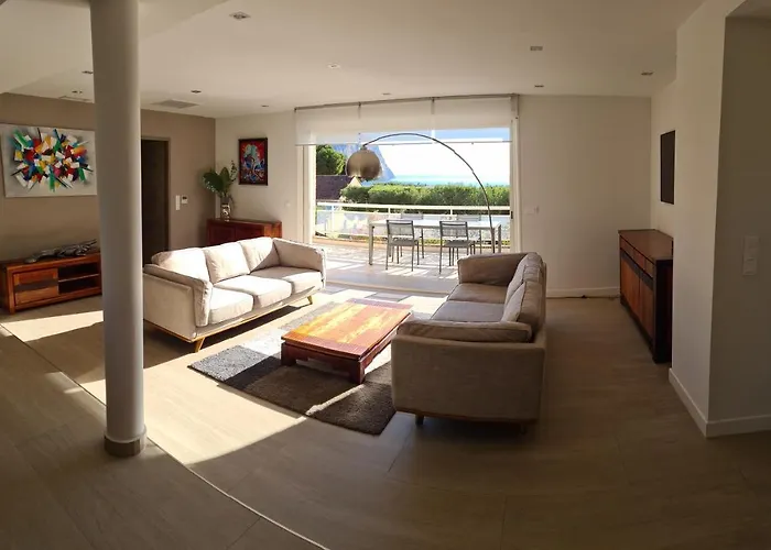 & Calanques 卡西斯